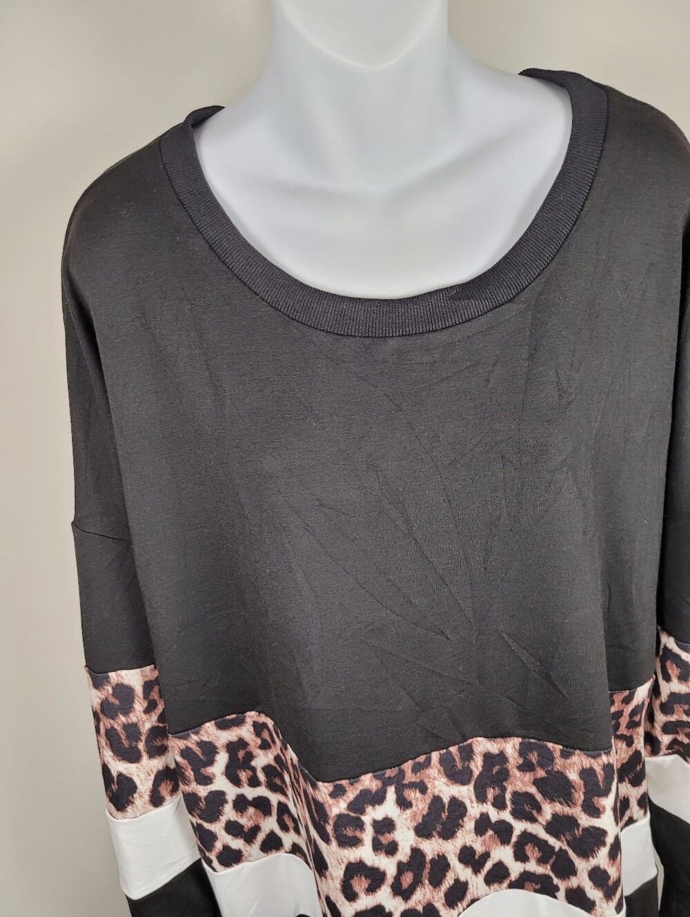 2/$20 Shein Black Leopard Pattern Long Sweatshirt Top Size: 2XL - Picture 6 of 10
